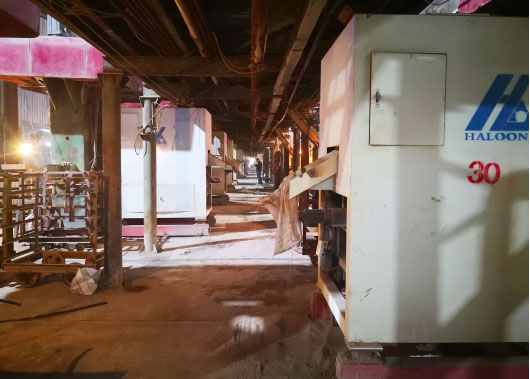 鑫誠耐火磚布料機(jī)現(xiàn)場(chǎng)